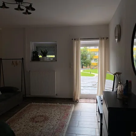 Zentrale Und Barrierefreie Mit Terrasse